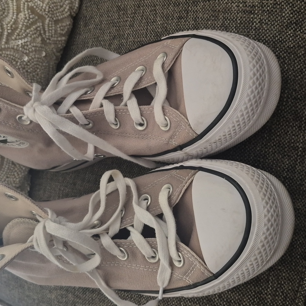 Converse Women's High-Top Sneakers Size 9 - Picture 3 of 8